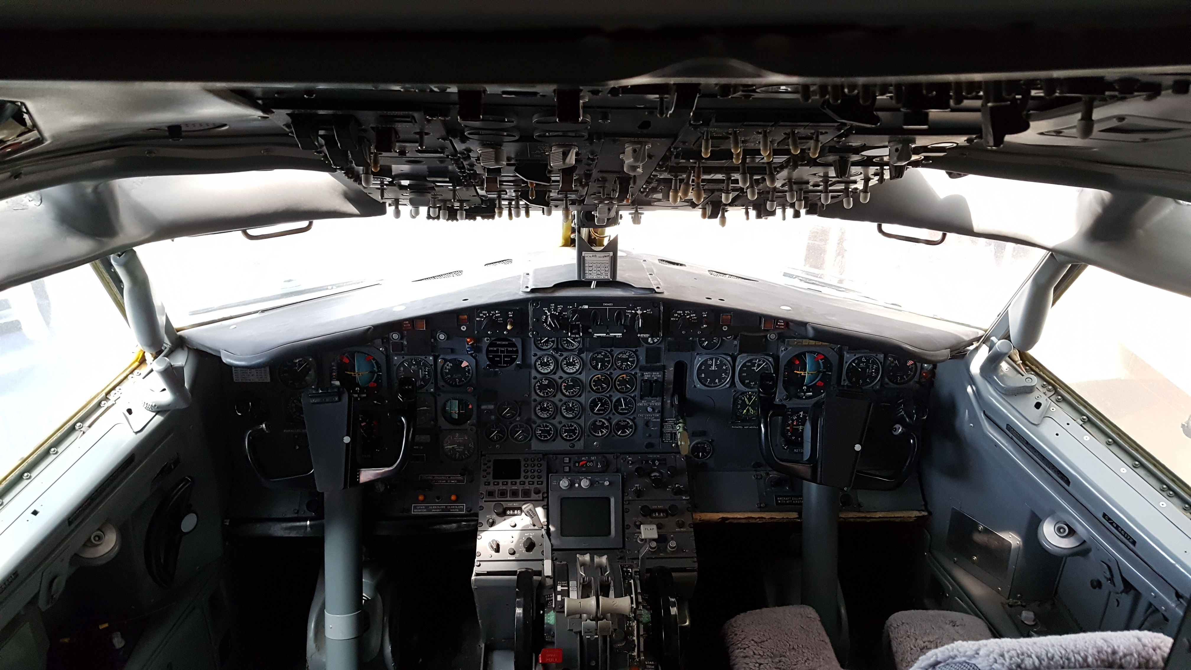 Boeing 737-201 cockpit